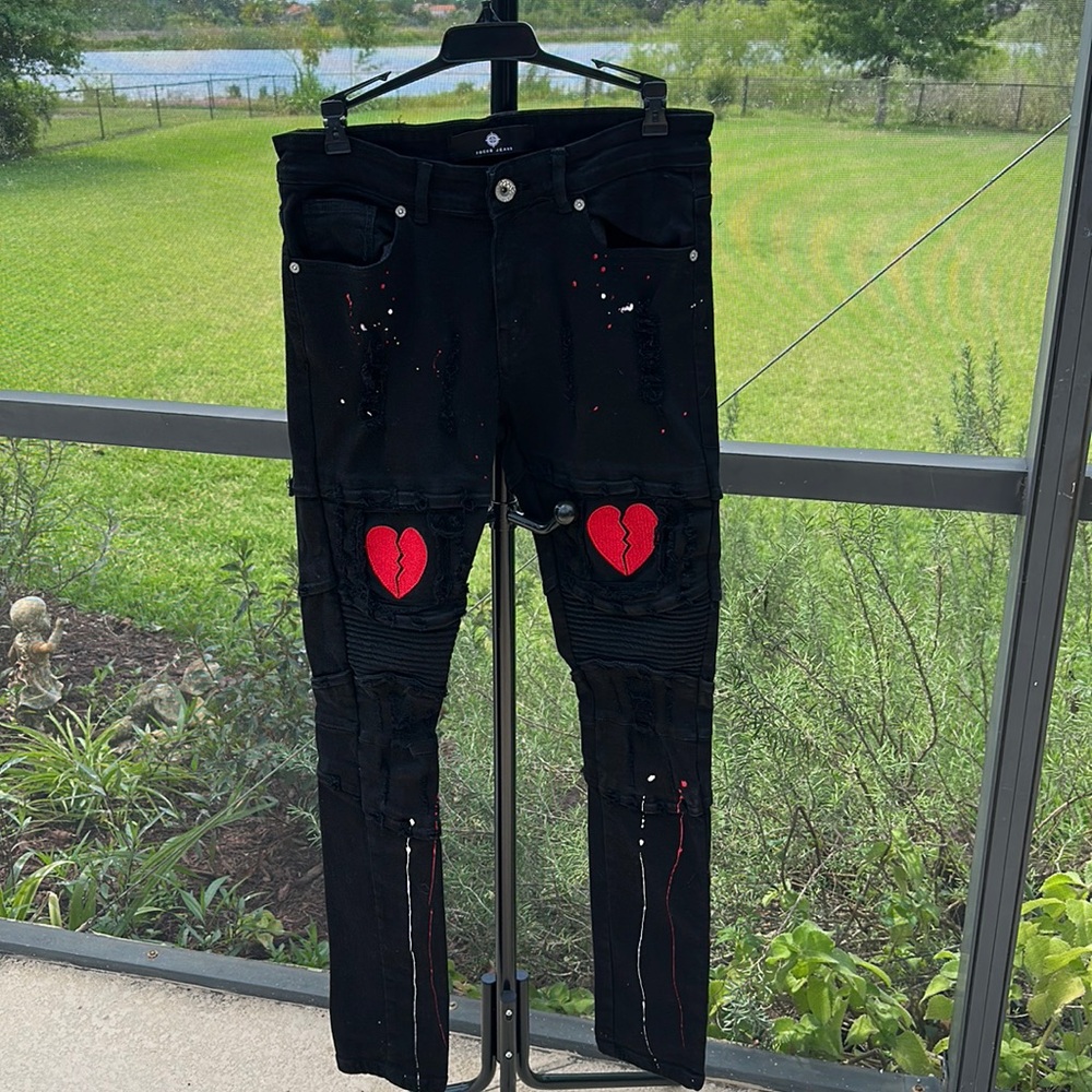 Focus Jeans - black with red hearts / paint splatter 30W x 32L